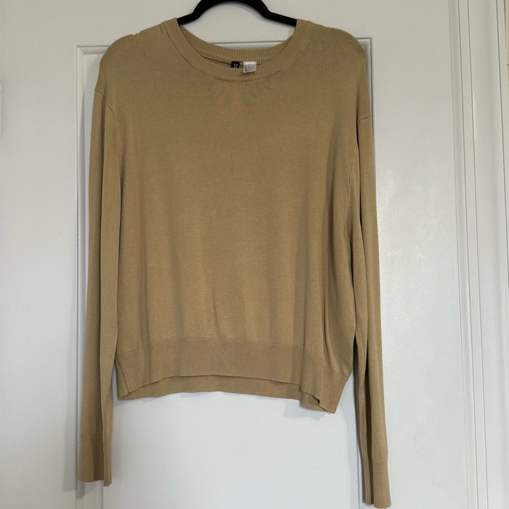 (NWT) - H&M Tan Long Sleeve Lightweight Sweater - Size M